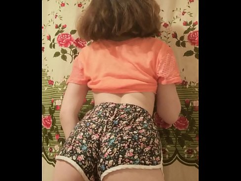 ❤️ Sexy jonge babe dy't har koarte broek op 'e kamera útstrielet ️❌ Seksfideo op fy.f150pulse.top ❌️